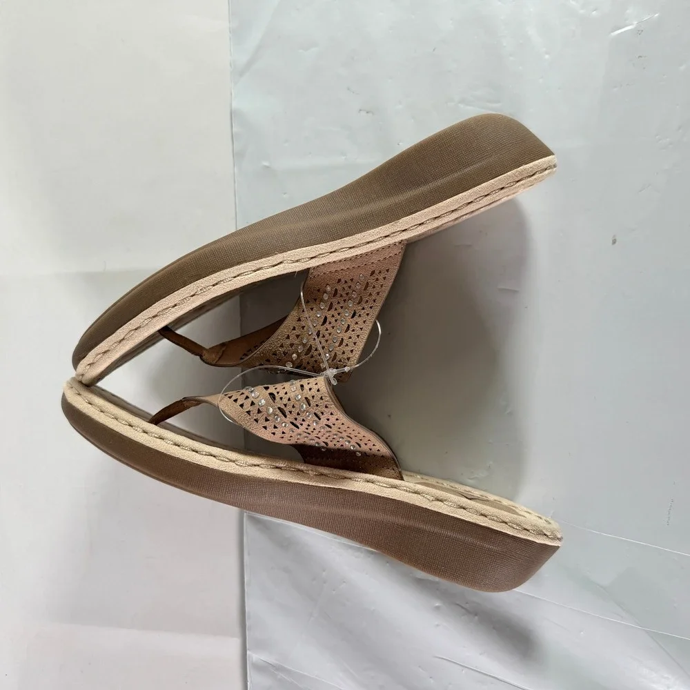 Cliffs by White Mountain Comate Tan Flip Flop Wedge Sandals Women's Size 9.5M